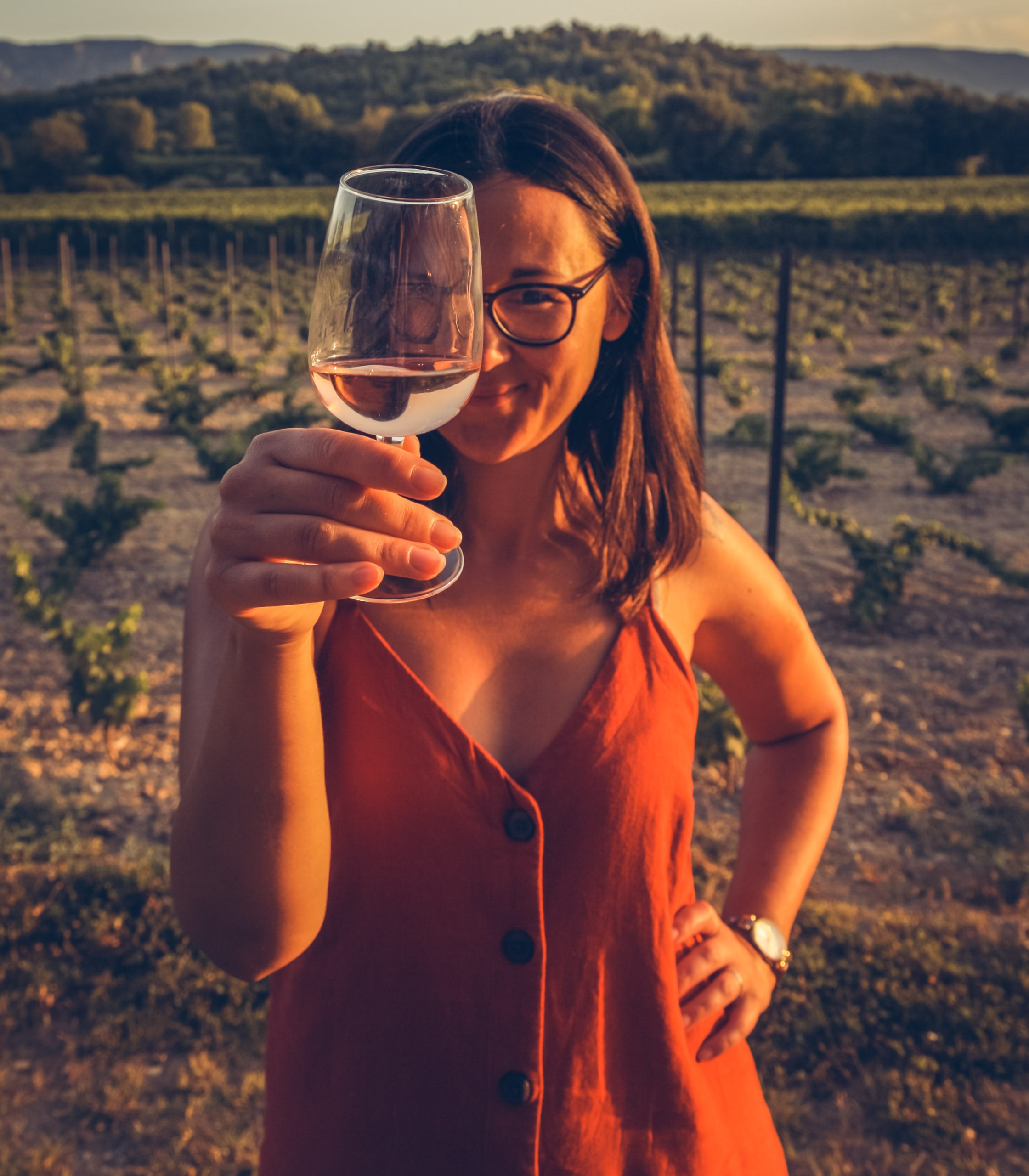 Passionnée de vin et d'oenotourisme - Com d'Ici par Amélie